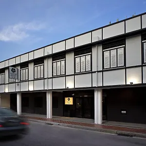 酒店 八方百合酒店 ***